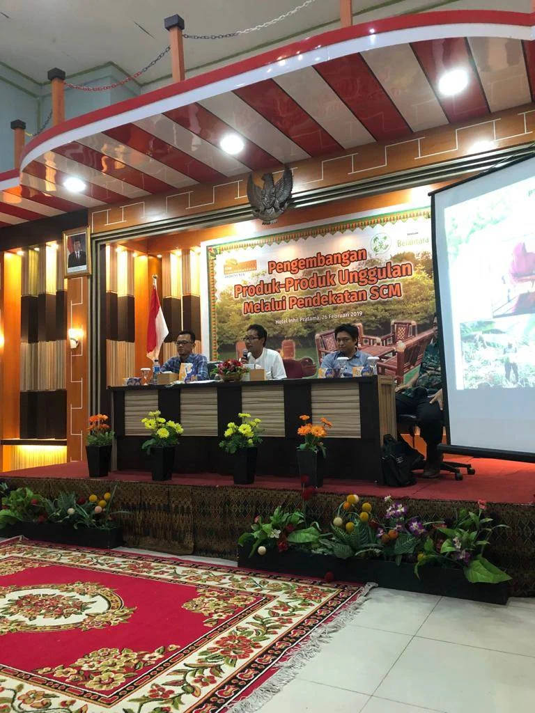 Kepala Disparporabud menjadi narasumber pada acara workshop Pengembangan Produk