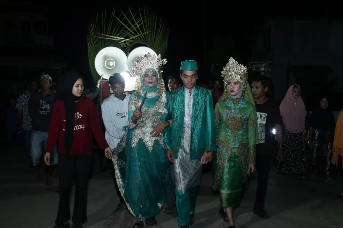 Tradisi Bagarakan Pengantin Sahur Desa Sungai Luar