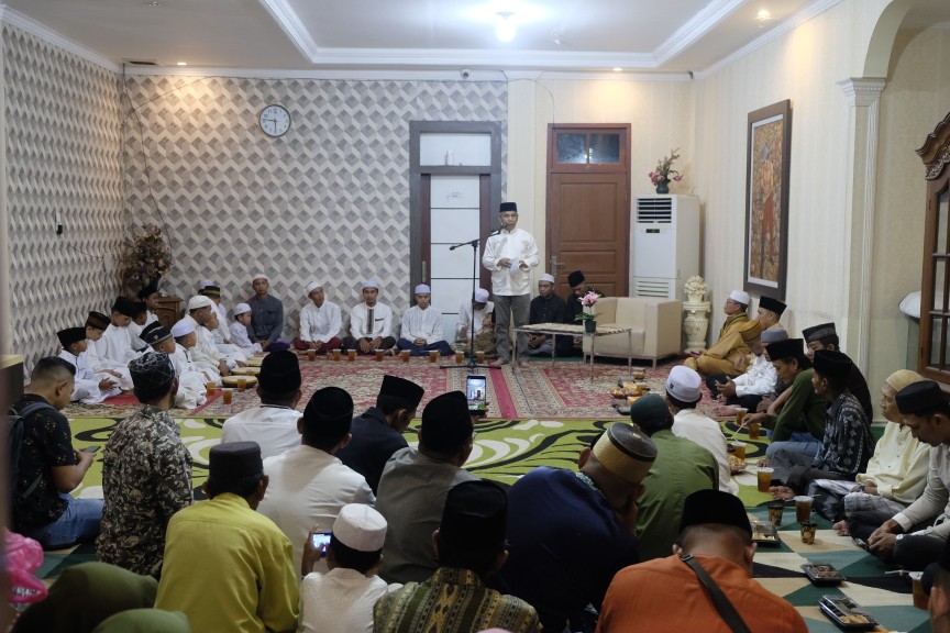 Disparporabud Inhil mengadakan Buka Bersama di Kediaman Bupati Inhil