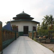 4.ZIARAH-MAKAM-2-e1504024424187